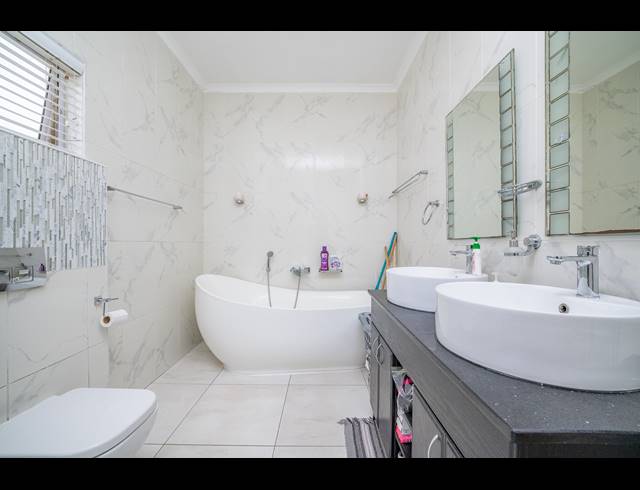 2 BEDROOM FLAT TO LET IN WESTVILLE